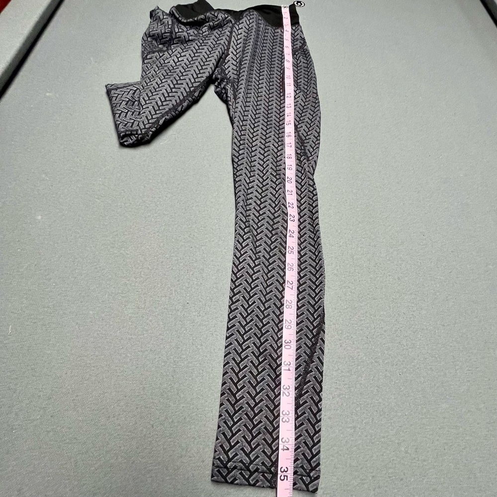895 Performance Black And Gray Patterned Leggings… - image 5